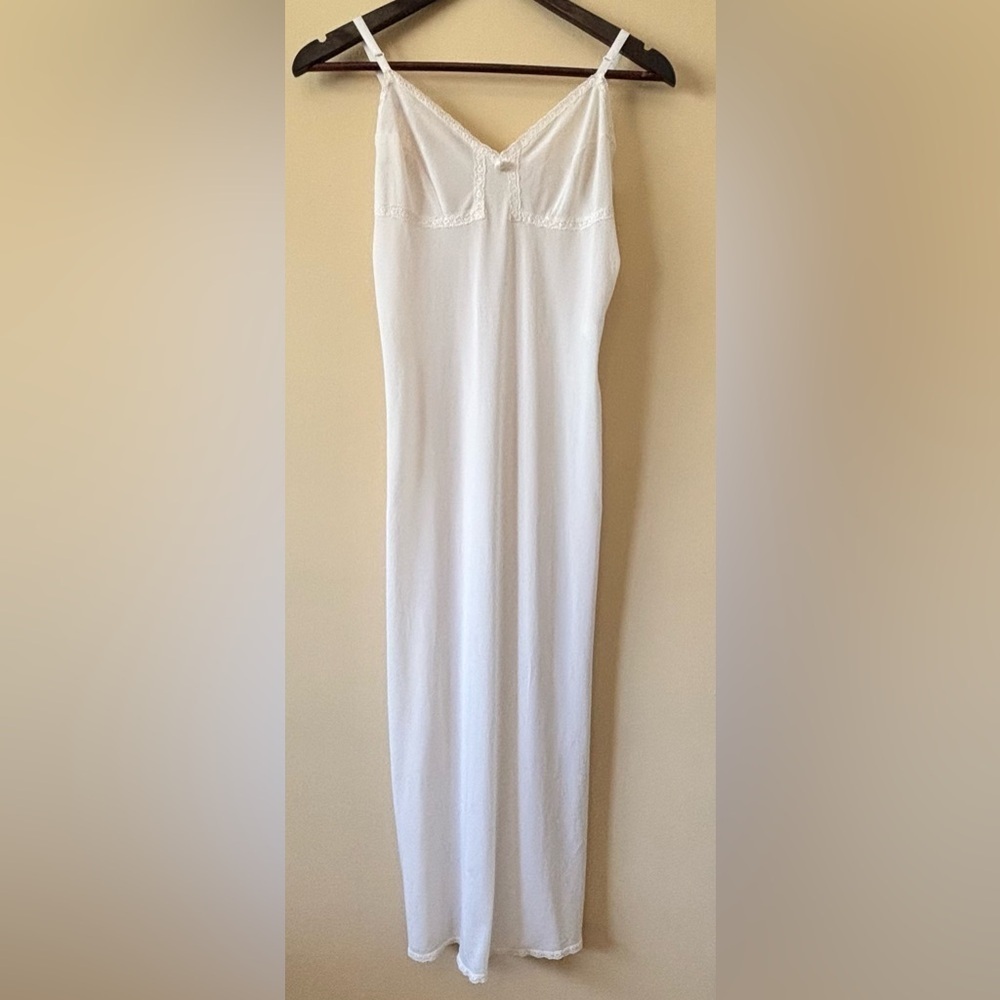 Vintage| 1970s Wilmot Full-Length Ivory Nylon Slip Negligee w/Side Slit Sz XS 32